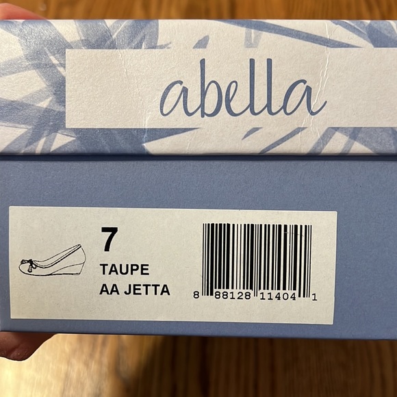 🎉Host Pick🎉 Abella Taupe Suede Jetta Wedge Heel. Tassel. 1.5 in. heel. Size 7. - Picture 3 of 8